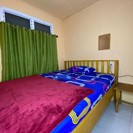 Harry & Mimin Homestay Gorontalo Exterior foto